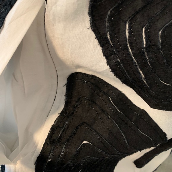 MUSE Black & White Swirl Belted Dress Sz 4 - Picture 3 of 12